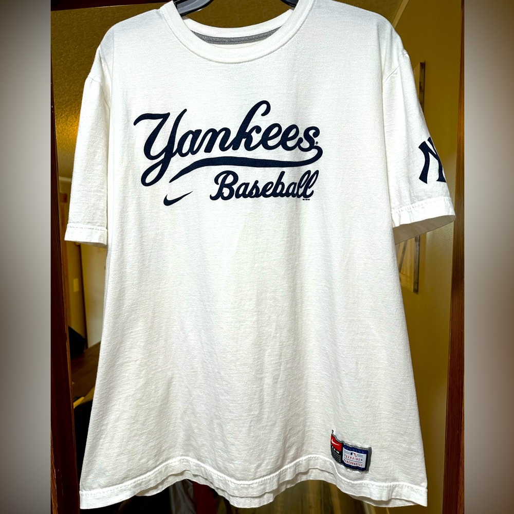 Nike New York Yankees Shirt XX-Large Genuine Nike Team Merchandise Logo